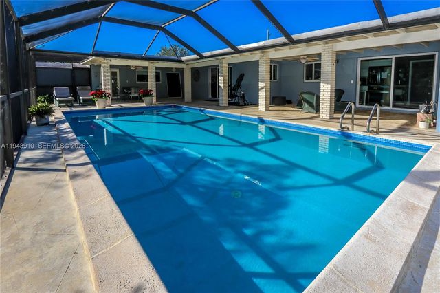 6221 SW 65th Ave, South Miami, FL 33143