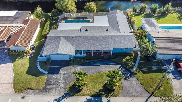 6221 SW 65th Ave, South Miami, FL 33143