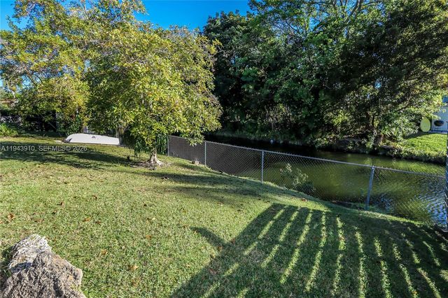 6221 SW 65th Ave, South Miami, FL 33143