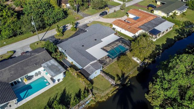 6221 SW 65th Ave, South Miami, FL 33143