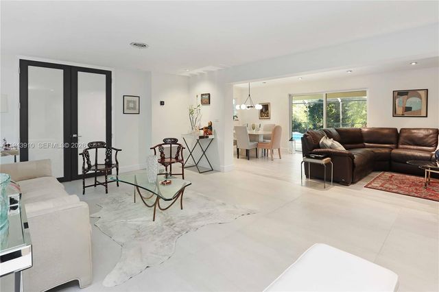 6221 SW 65th Ave, South Miami, FL 33143