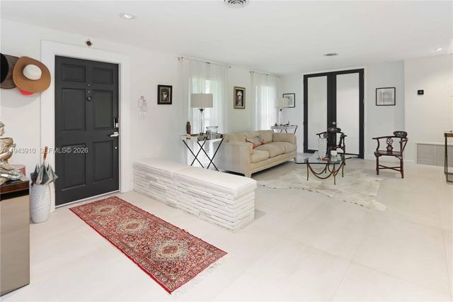 6221 SW 65th Ave, South Miami, FL 33143