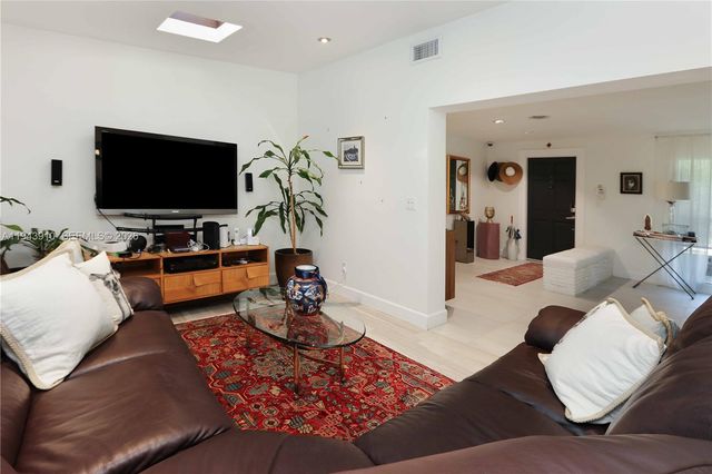 6221 SW 65th Ave, South Miami, FL 33143