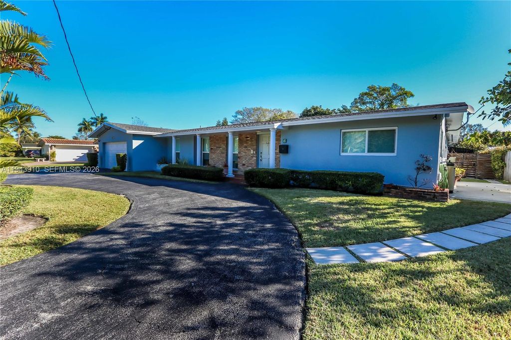 6221 SW 65th Ave, South Miami, FL 33143