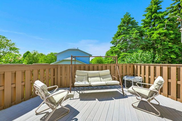 971 S Imperial DRIVE, Hartland, WI 53029