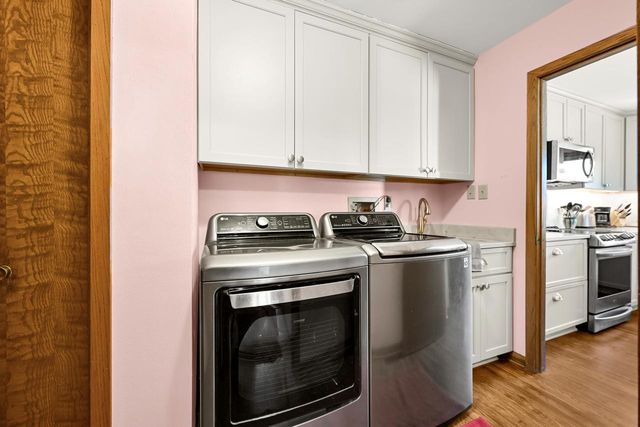 971 S Imperial DRIVE, Hartland, WI 53029