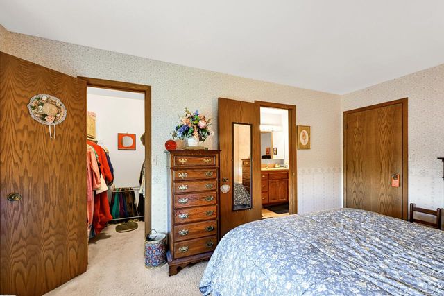 971 S Imperial DRIVE, Hartland, WI 53029
