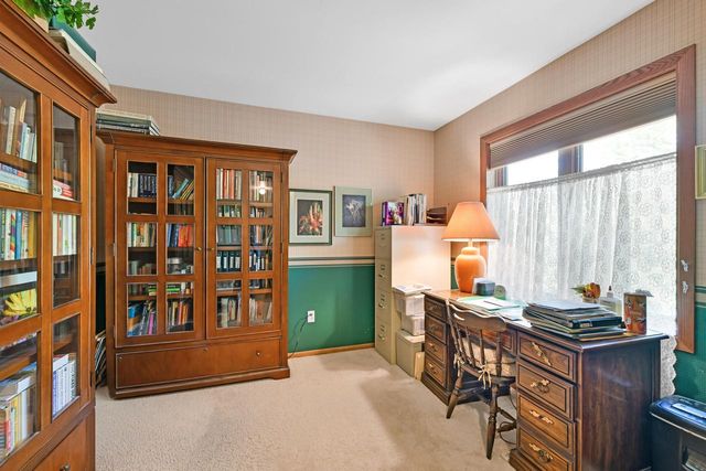 971 S Imperial DRIVE, Hartland, WI 53029