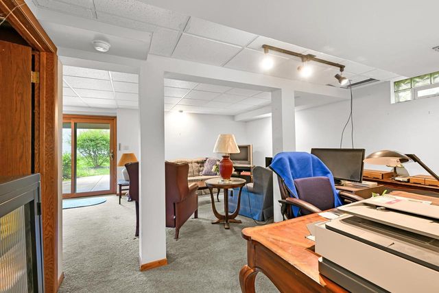 971 S Imperial DRIVE, Hartland, WI 53029