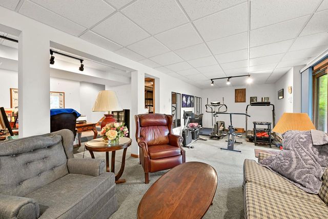 971 S Imperial DRIVE, Hartland, WI 53029