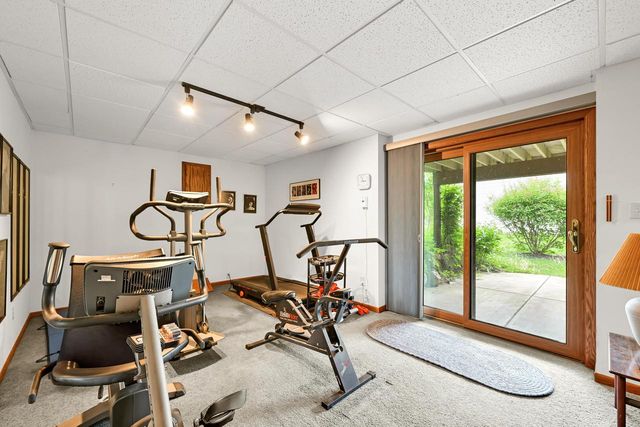 971 S Imperial DRIVE, Hartland, WI 53029