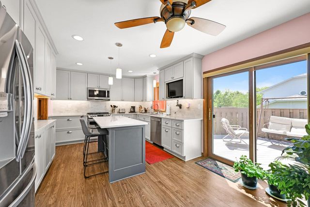 971 S Imperial DRIVE, Hartland, WI 53029