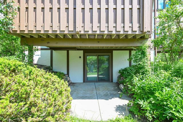 971 S Imperial DRIVE, Hartland, WI 53029