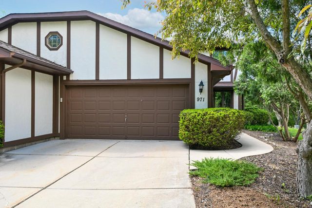 971 S Imperial DRIVE, Hartland, WI 53029