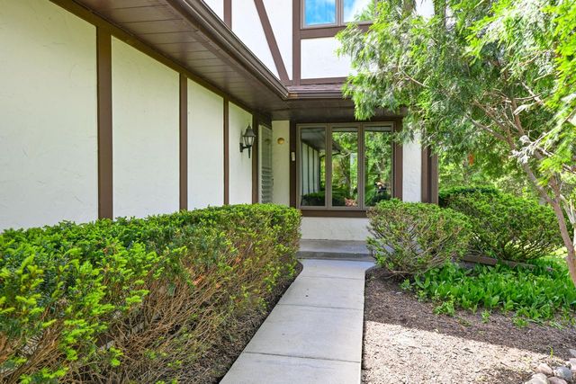 971 S Imperial DRIVE, Hartland, WI 53029