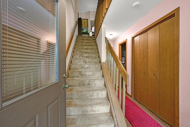 971 S Imperial DRIVE, Hartland, WI 53029