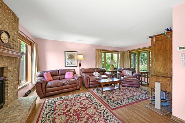 971 S Imperial DRIVE, Hartland, WI 53029