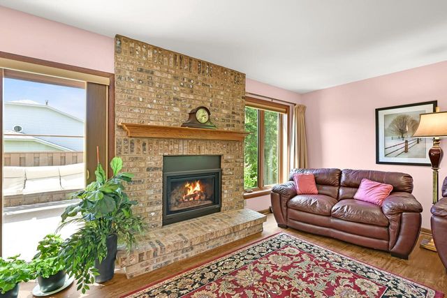 971 S Imperial DRIVE, Hartland, WI 53029