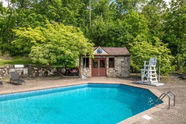 23 Fox Road, Florida, NY 10921