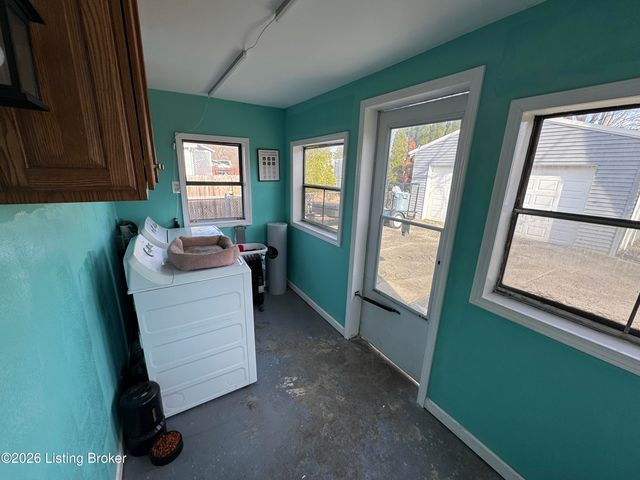 7007 Daisy Ave, Louisville, KY 40258