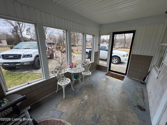 7007 Daisy Ave, Louisville, KY 40258