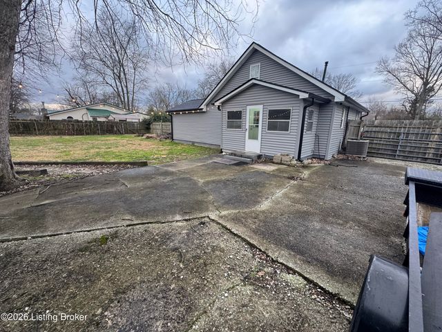 7007 Daisy Ave, Louisville, KY 40258