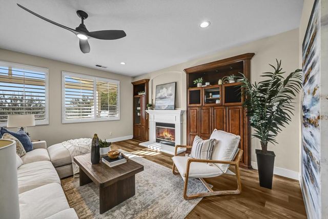 1898 Almagro Lane, Escondido, CA 92026