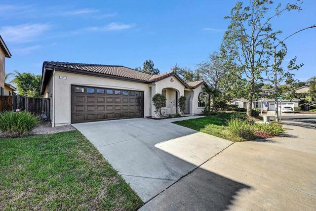 1898 Almagro Lane, Escondido, CA 92026