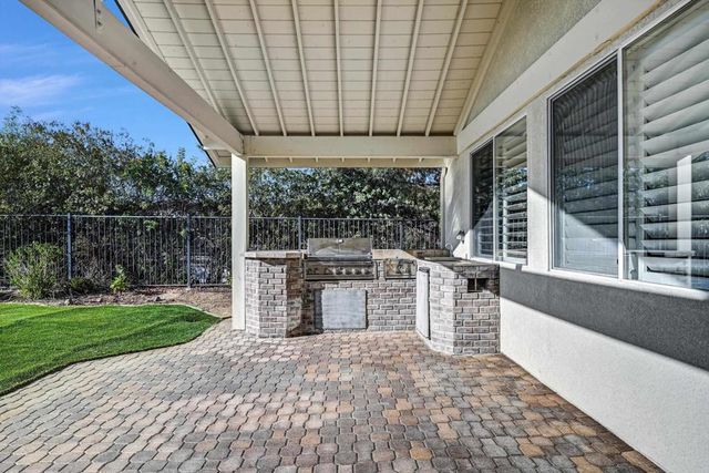 1898 Almagro Lane, Escondido, CA 92026
