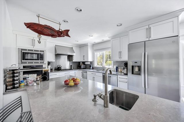 108 Wintergreen Ln, Brewster, MA 02631