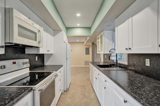 7018 NW 64th Street, Tamarac, FL 33321