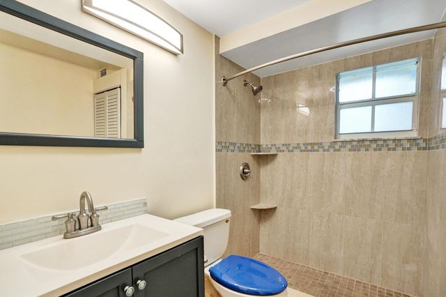 7018 NW 64th Street, Tamarac, FL 33321