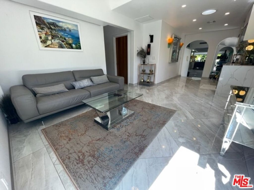 Image 1 of property listing at 425 Sunridge Street, Playa Del Rey, CA 90293