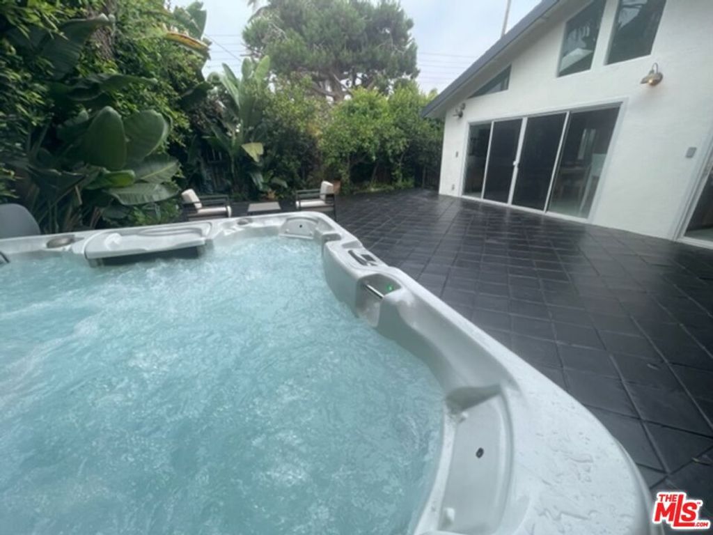 Image 11 of property listing at 425 Sunridge Street, Playa Del Rey, CA 90293