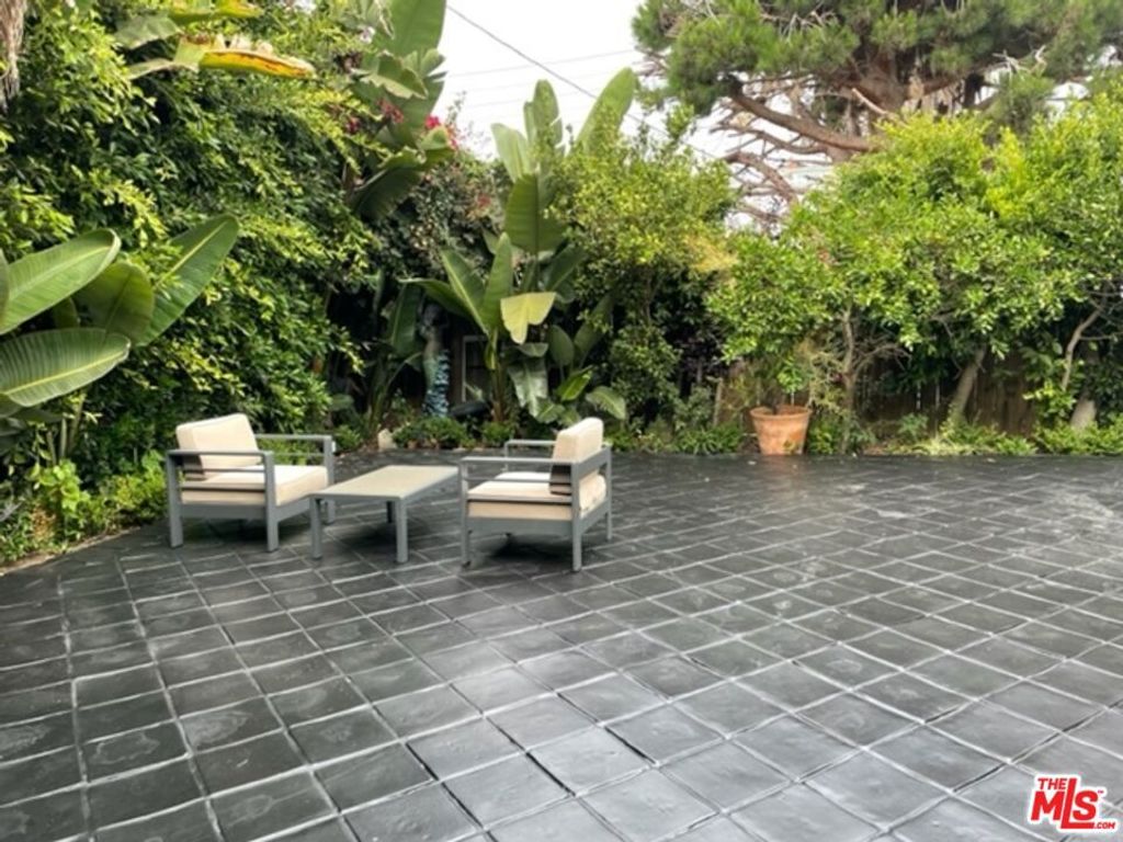 Image 12 of property listing at 425 Sunridge Street, Playa Del Rey, CA 90293