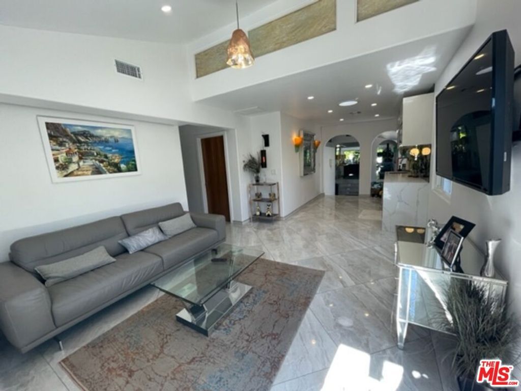Image 17 of property listing at 425 Sunridge Street, Playa Del Rey, CA 90293