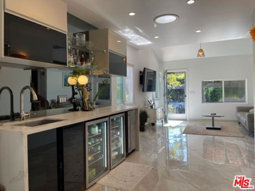 Image 2 of property listing at 425 Sunridge Street, Playa Del Rey, CA 90293