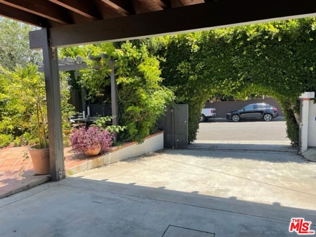 Image 23 of property listing at 425 Sunridge Street, Playa Del Rey, CA 90293