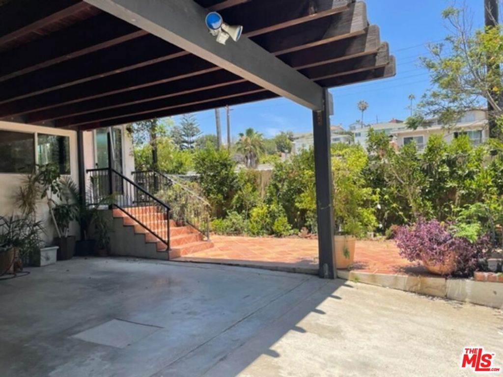 Image 25 of property listing at 425 Sunridge Street, Playa Del Rey, CA 90293