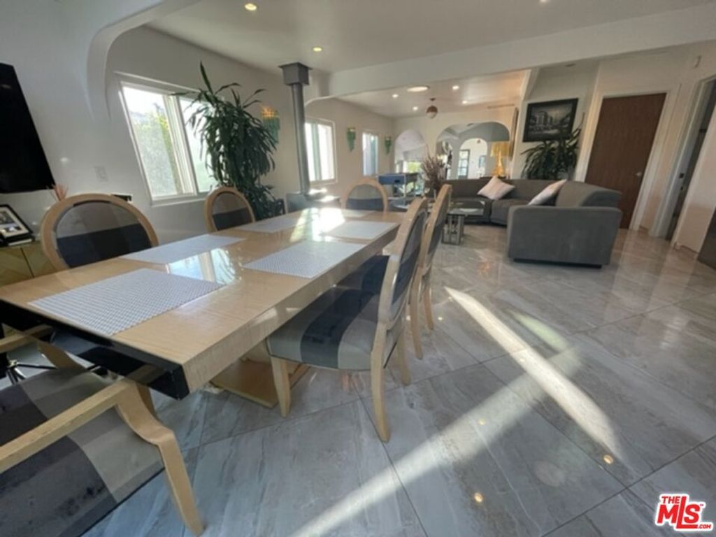 Image 3 of property listing at 425 Sunridge Street, Playa Del Rey, CA 90293