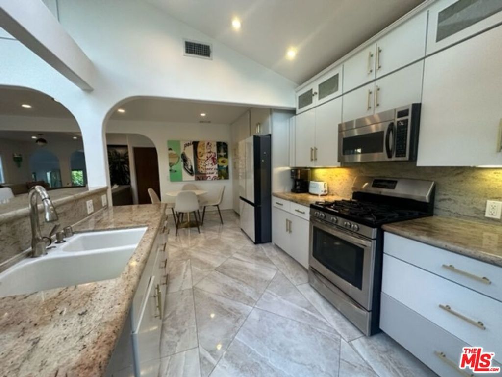 Image 30 of property listing at 425 Sunridge Street, Playa Del Rey, CA 90293