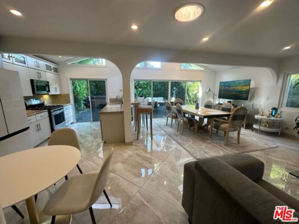 Image 38 of property listing at 425 Sunridge Street, Playa Del Rey, CA 90293