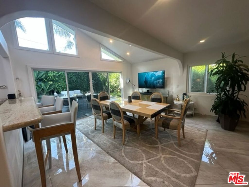 Image 40 of property listing at 425 Sunridge Street, Playa Del Rey, CA 90293
