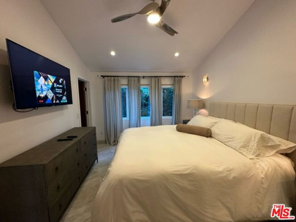 Image 43 of property listing at 425 Sunridge Street, Playa Del Rey, CA 90293