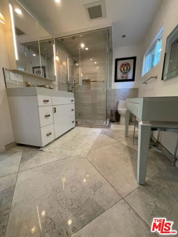 Image 8 of property listing at 425 Sunridge Street, Playa Del Rey, CA 90293