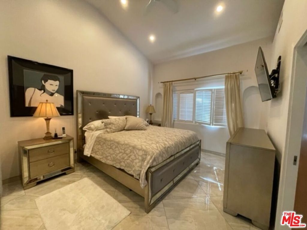 Image 9 of property listing at 425 Sunridge Street, Playa Del Rey, CA 90293