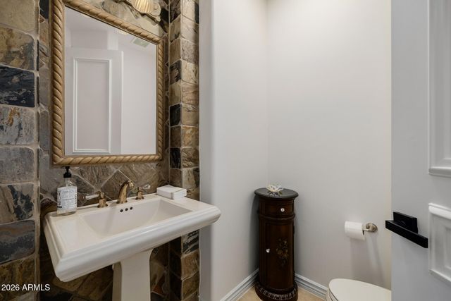 1128 E DESERT Court, Gilbert, AZ 85234