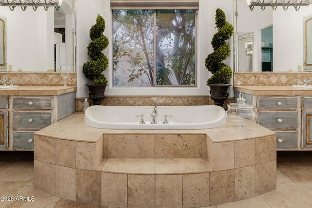 1128 E DESERT Court, Gilbert, AZ 85234