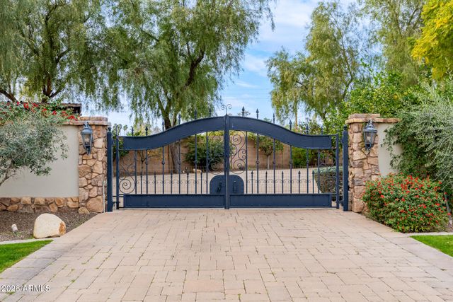 1128 E DESERT Court, Gilbert, AZ 85234