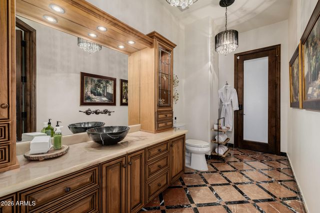 1128 E DESERT Court, Gilbert, AZ 85234